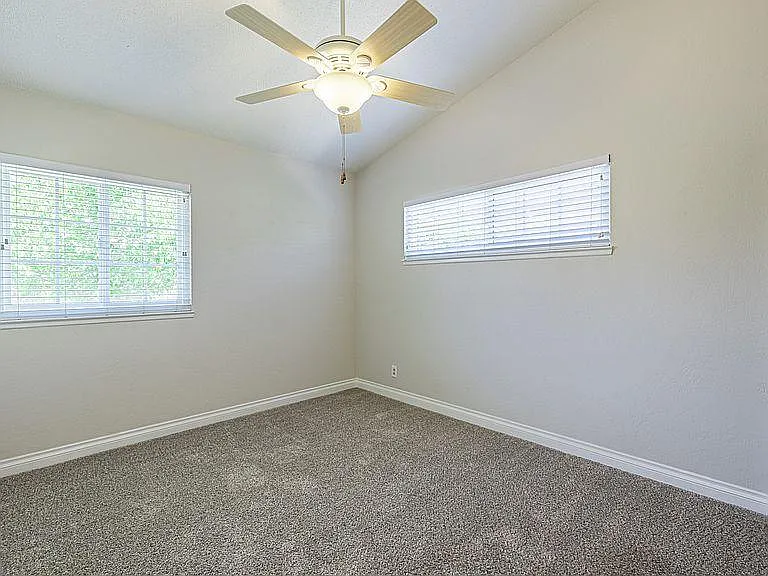 43710 Rimvale Ave — Photo 16