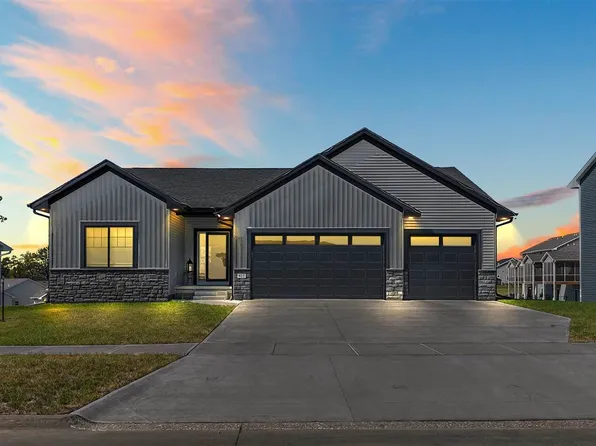 922 Horizon Dr, Tiffin, IA 52340