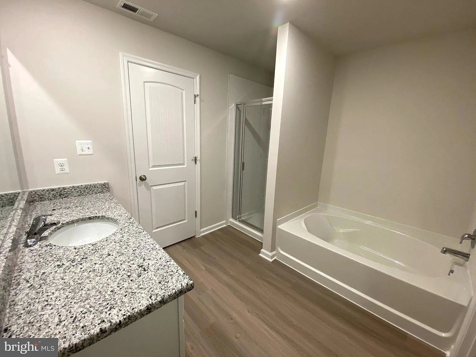 3 bed, 2.5 bath, 1443 sqft, $1,900 — Photo 2
