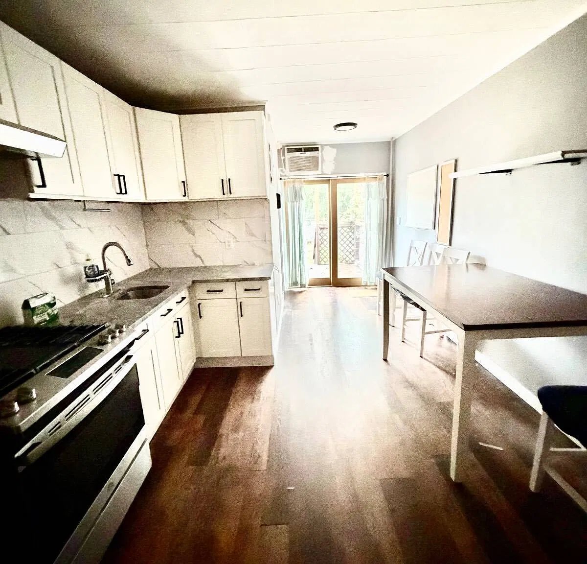 1 bed, 1.0 bath, $2,750 — Photo 1