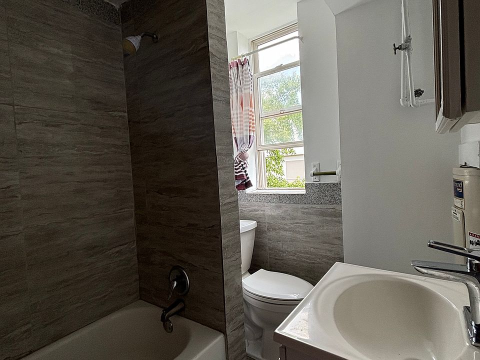 2nd image of 2600 W 24th Pl #3F
