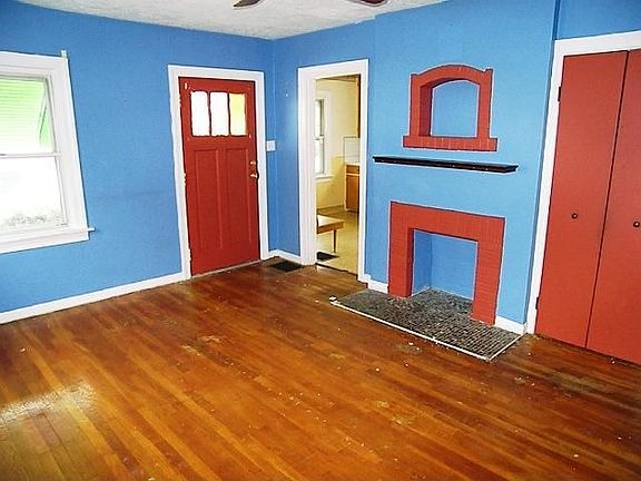 3rd image of 2842 Revere Ave