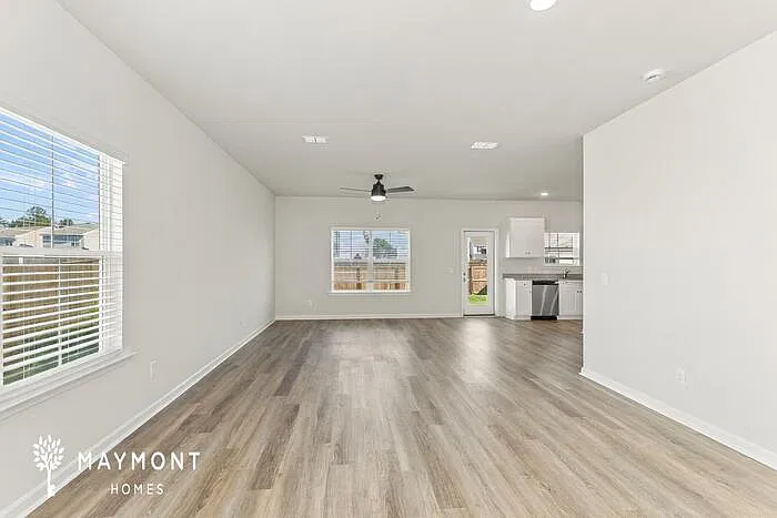 4 bed, 2.5 bath, 1855 sqft, $2,295 — Photo 4