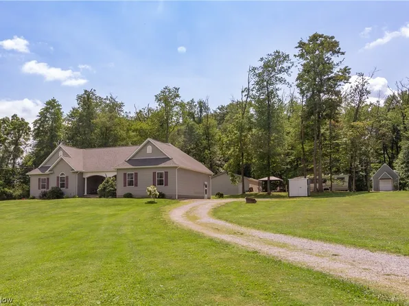 3368 Schotten Rd, Hubbard, OH 44425