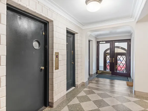 319 West 18th Street image 11 of 16