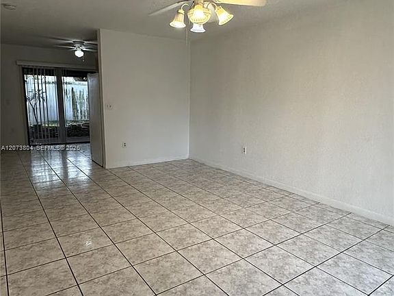 5th image of 408 NE 18th Ave APT 4
