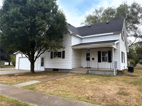 720 W Strain St, Sullivan, IL 61951
