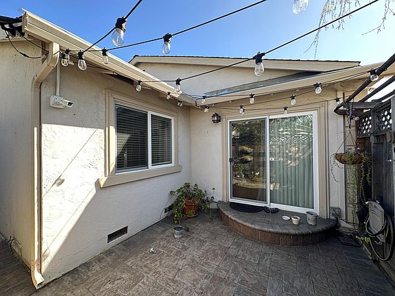 3rd image of 5027 Kingston Way