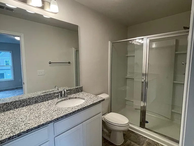 Mater bath room pic2