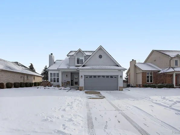 52818 Cross Creek Dr, Chesterfield, MI 48047