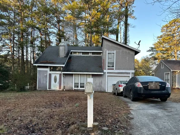 669 N Pointe Knoll Ct, Riverdale, GA 30274