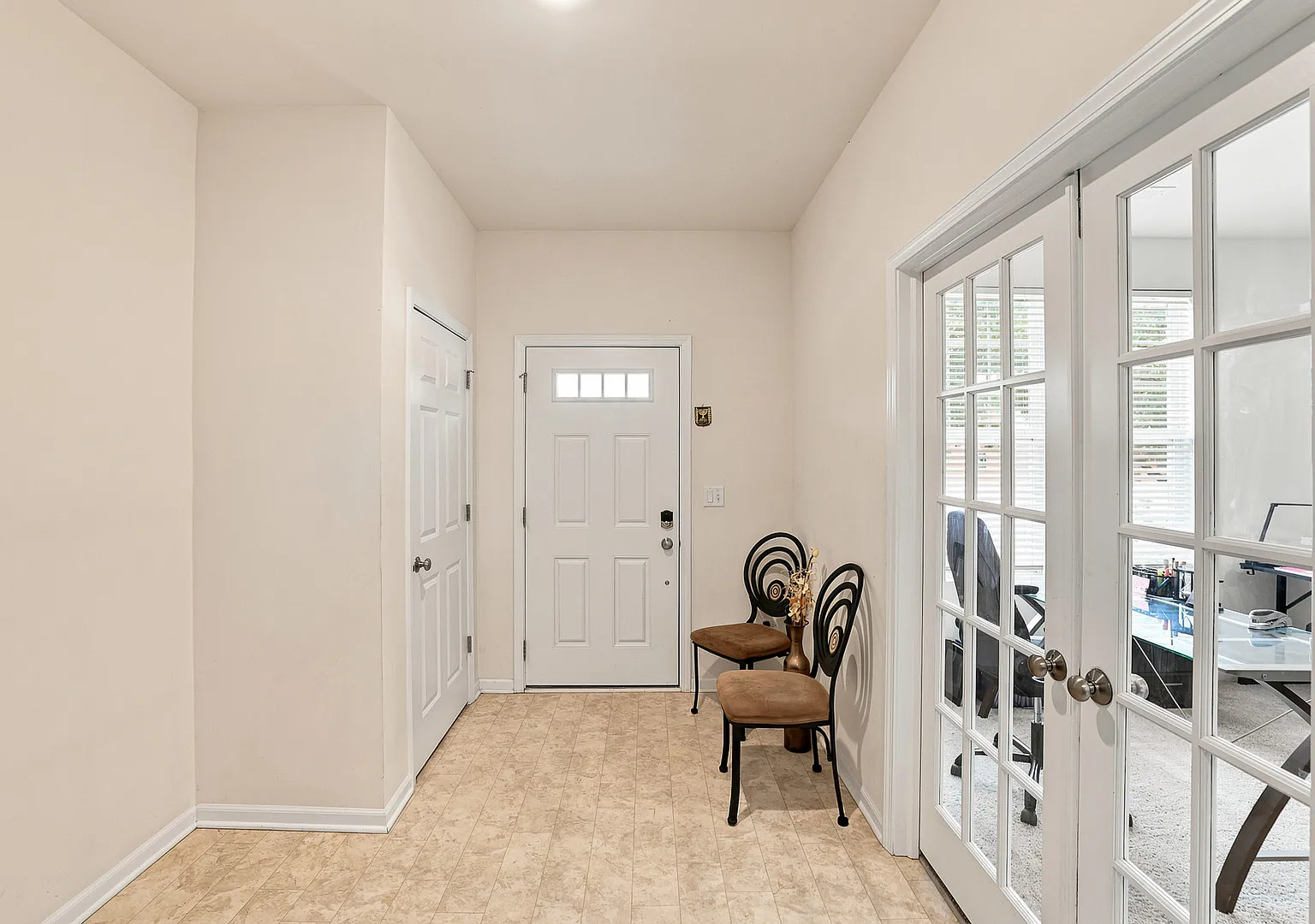 3 bed, 2.5 bath, 2120 sqft, $3,400 — Photo 3