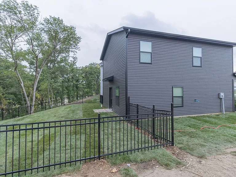 2832 Emery Dr — Photo 28
