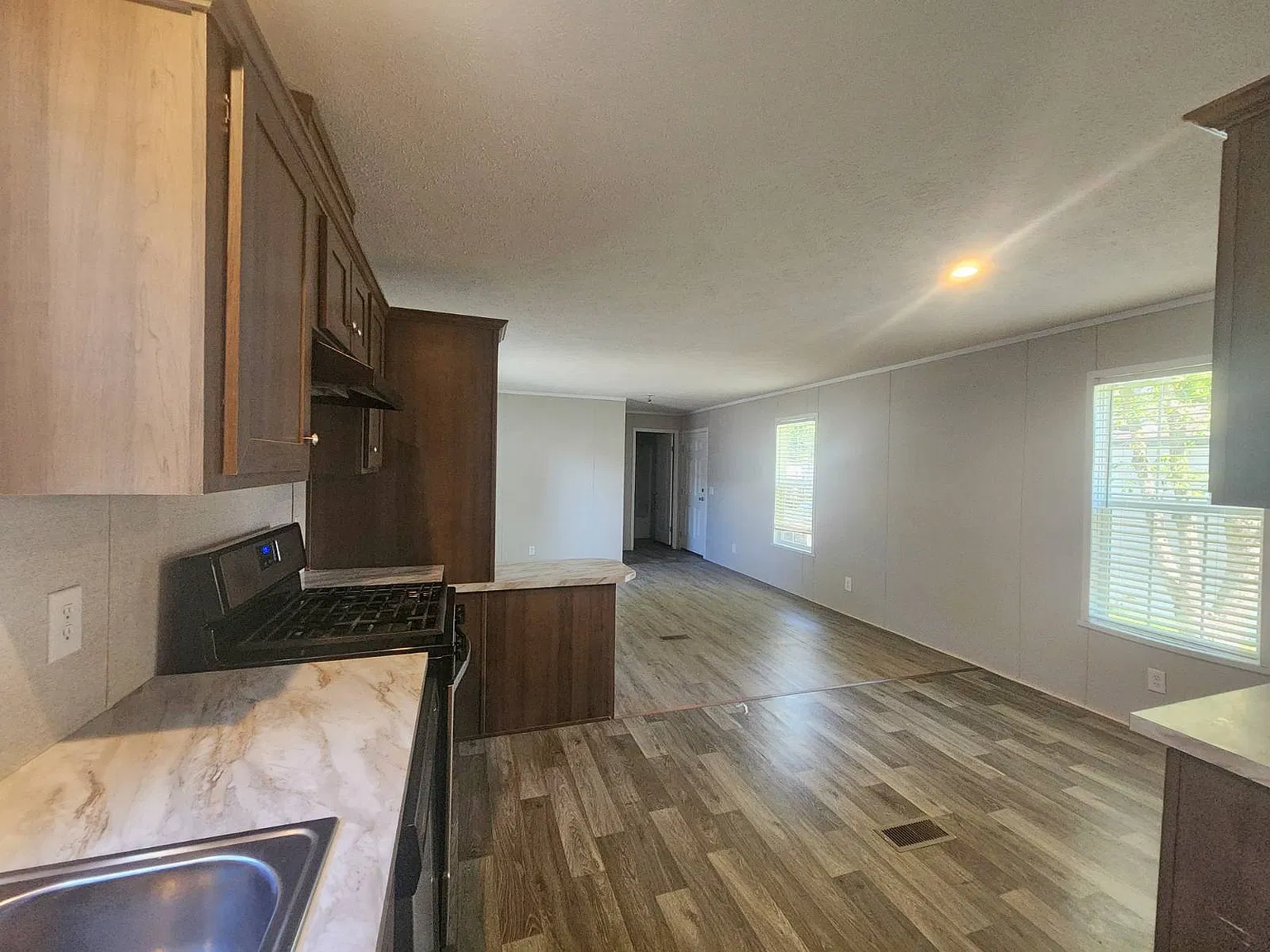 2501 N Apperson Way — Photo 3