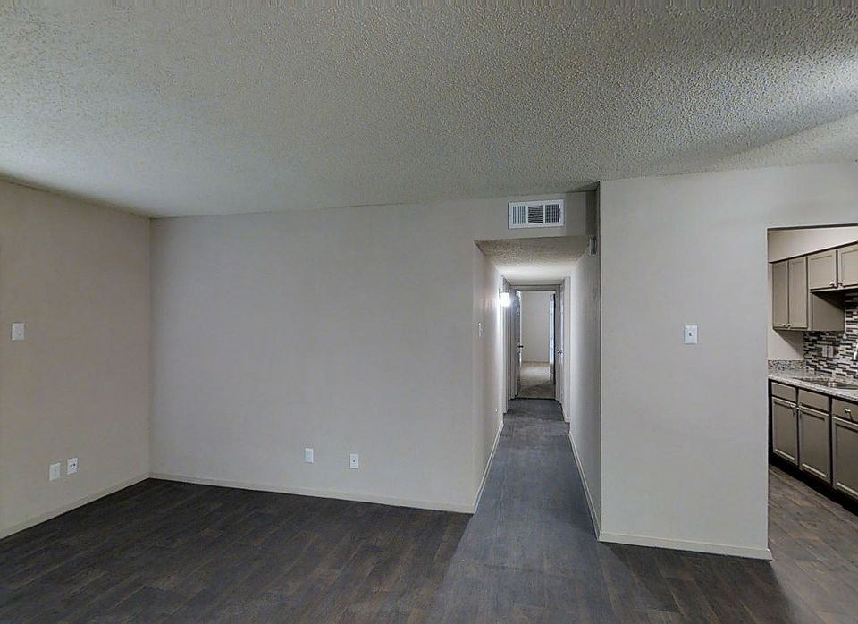 Building Photo 3