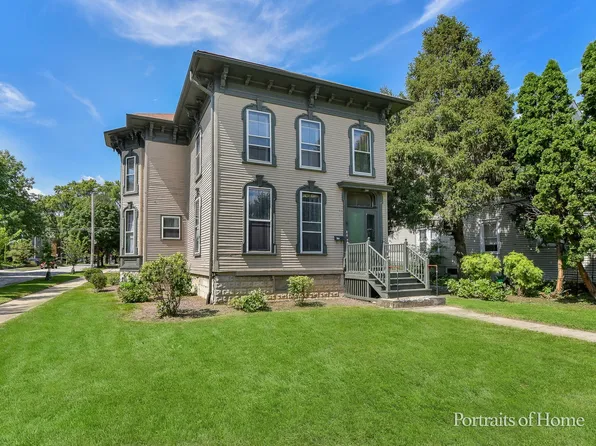 205 N Wright St, Naperville, IL 60540