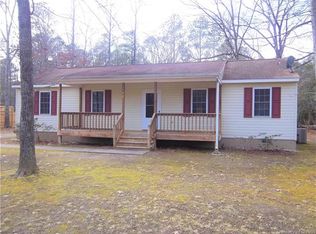 97 Hickory Dr, Hartfield, VA 23071