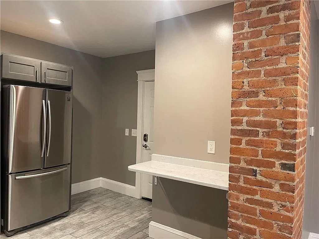2 bed, 1.0 bath, 1242 sqft, $2,300 — Photo 4