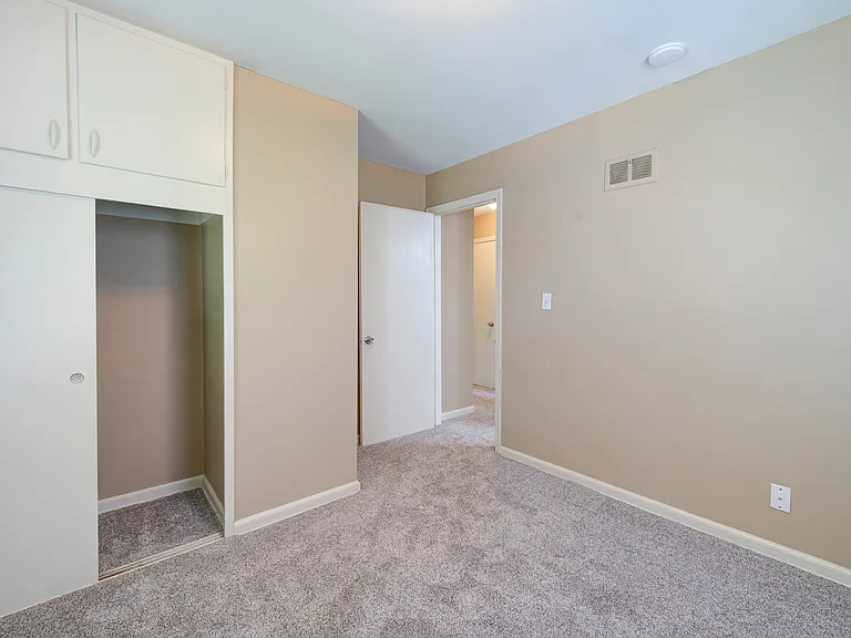 6604 N Campbell St — Photo 8