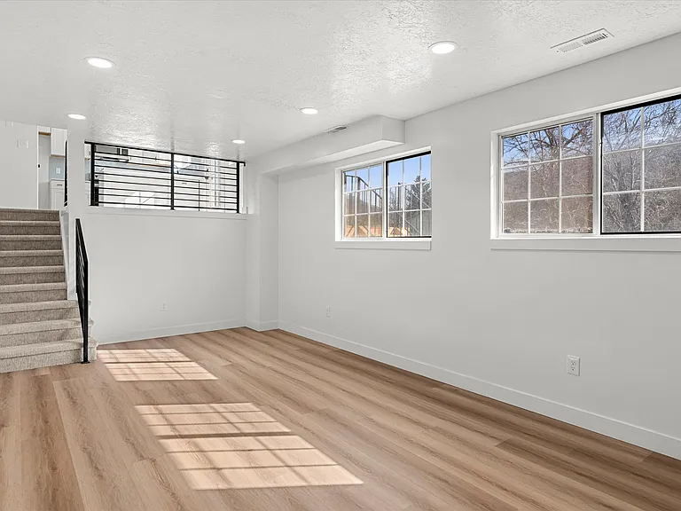2164 N 1450 E — Photo 19