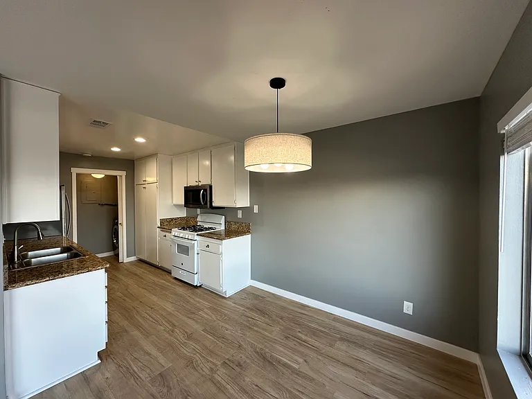 4262 Mesa Vista Way #8 — Photo 6