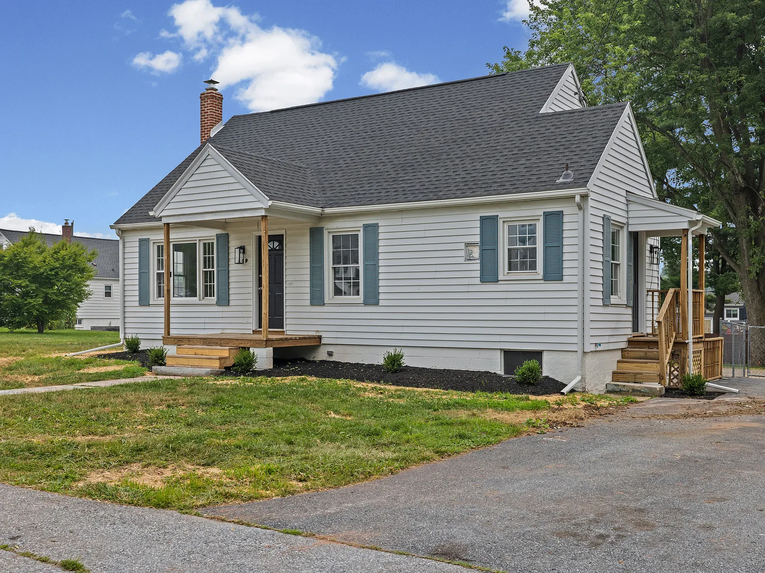 3 bed, 1.5 bath, 1332 sqft, $2,095 — Photo 3