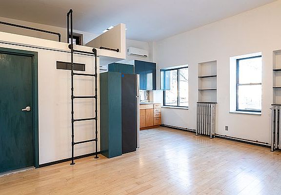 3rd image of 372 Lafayette Ave #2F