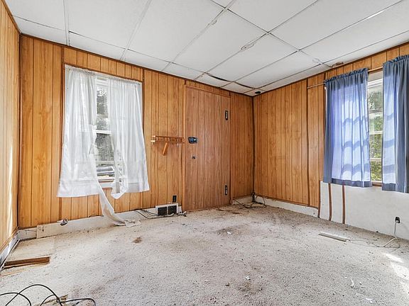 3rd image of 138 N George STREET