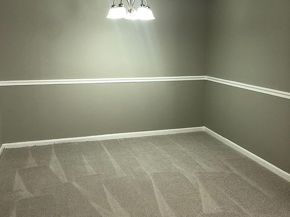 Dining Room ft brand new carpets and freshly painted