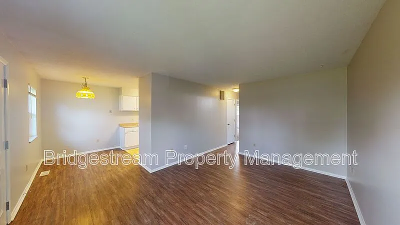 2 bed, 1.0 bath, 814 sqft, $995 — Photo 3