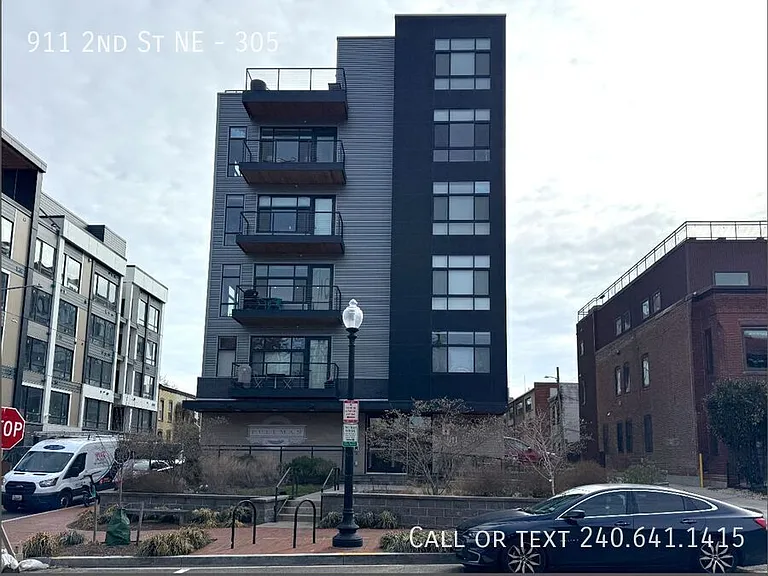 911 2nd St NE #305 — Photo 16