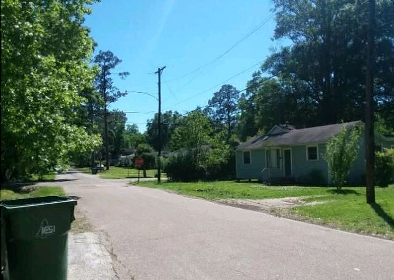 2nd image of 838 Avenue J