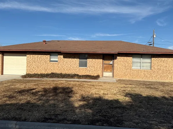 4610 River Oaks Cir, Brownwood, TX 76801