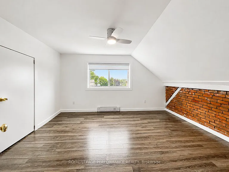 989 King St — Photo 13
