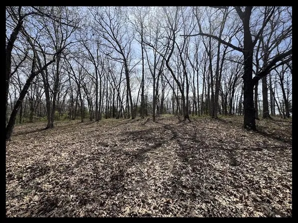 1803-1805 Robinhood Ln, Macon, MO 63552