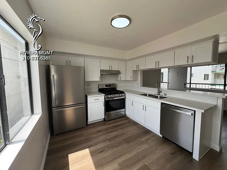 4776 W 132nd St — Photo 2