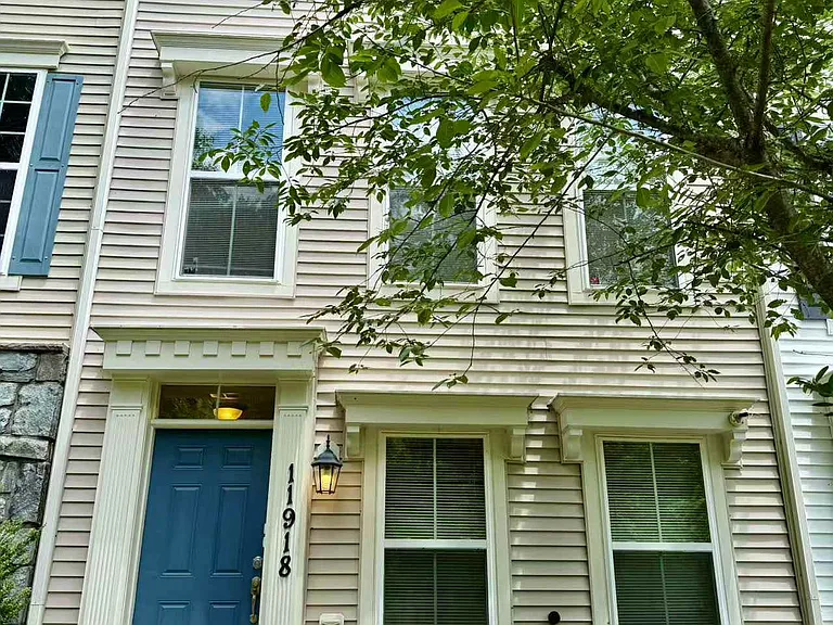 11918 Weybridge Ln — Photo 1