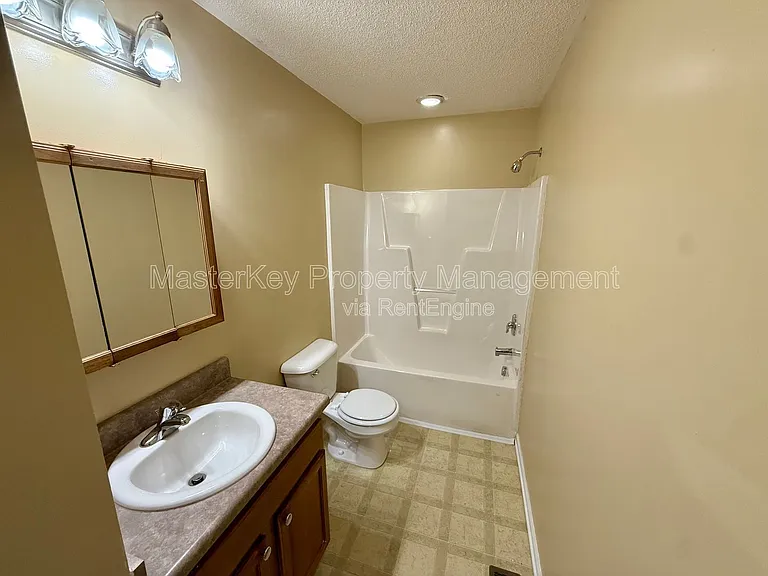 204 W Barbee St — Photo 13