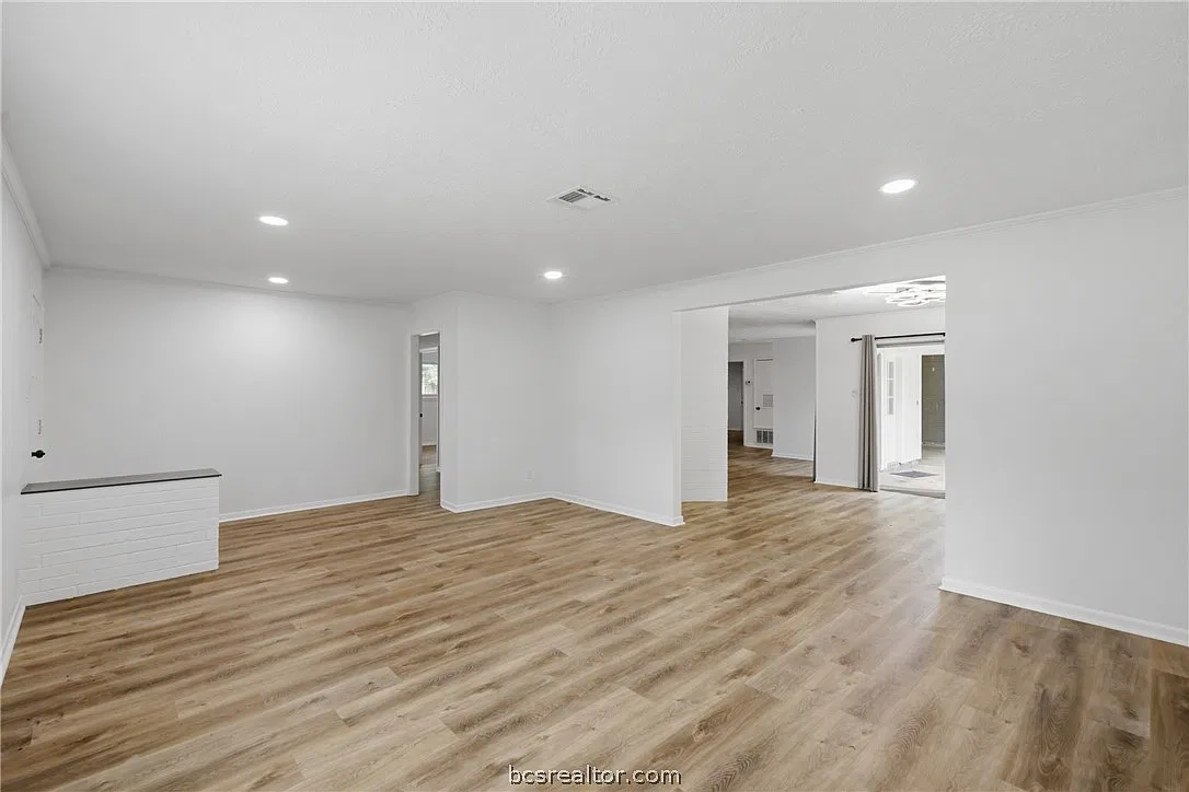 4 bed, 2172 sqft, $2,750 — Photo 4