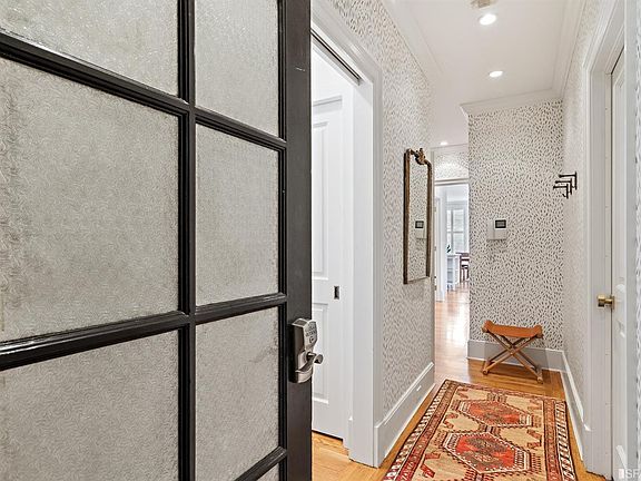 5th image of 1310 Greenwich St #301