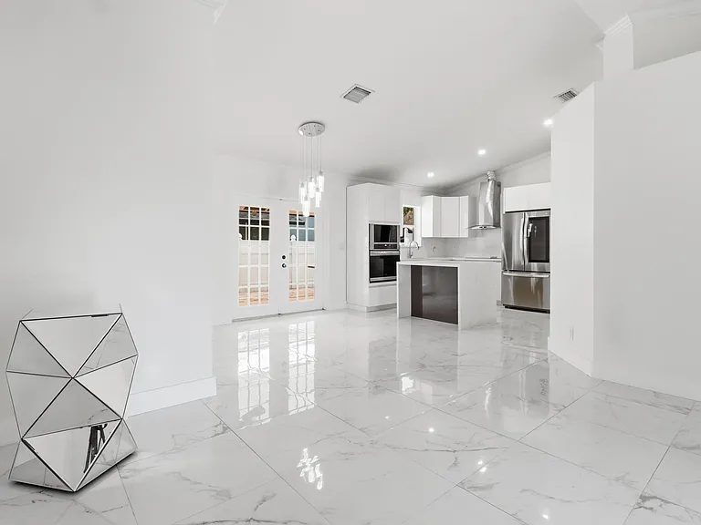 105 Vanessa St — Photo 13