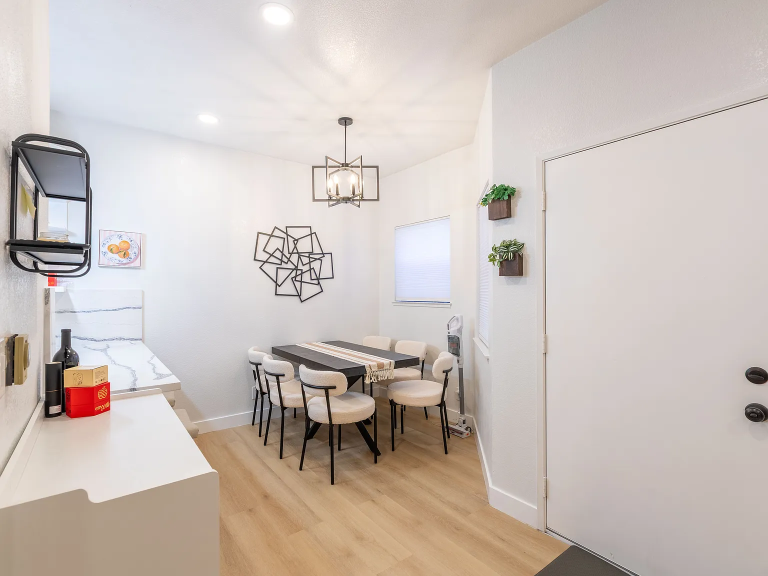 2 bed, 926 sqft, $4,495 — Photo 1