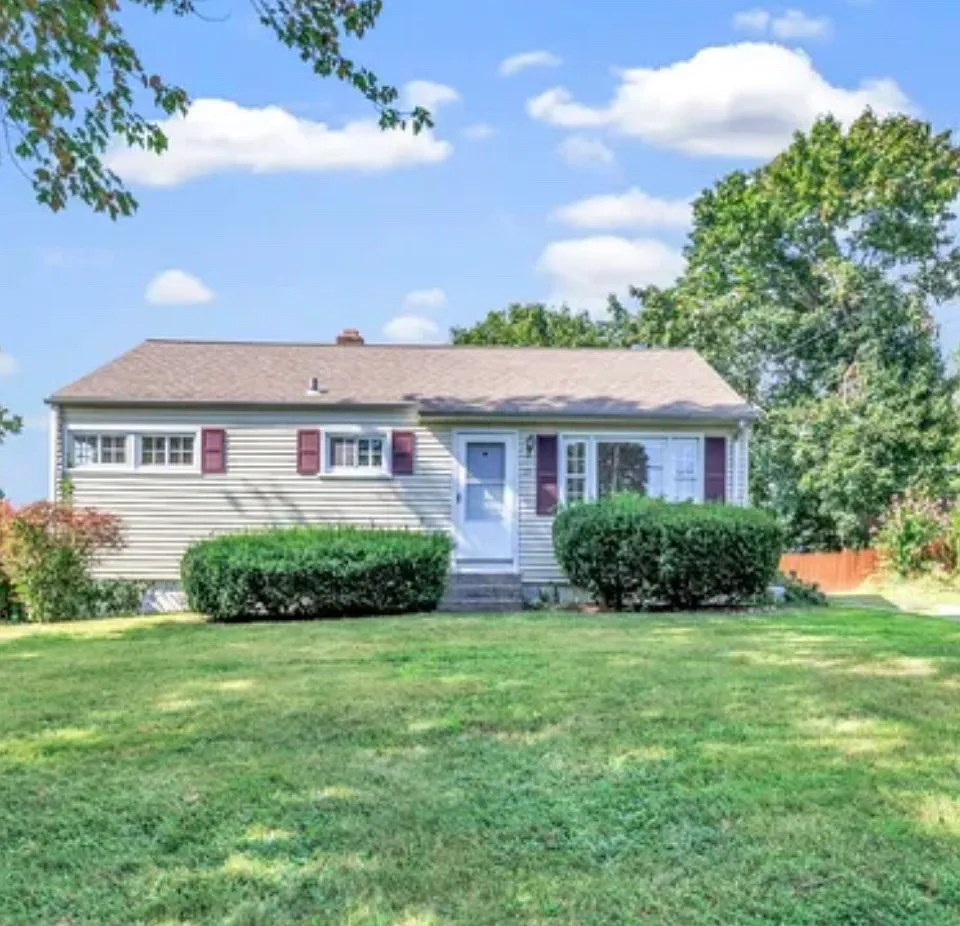 19 Sunset Dr — Photo 1