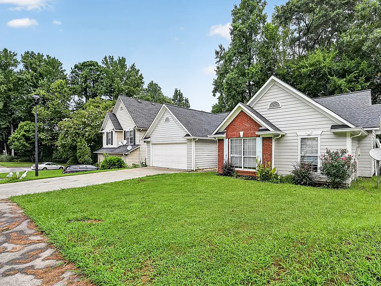 3035 Camelot Woods Dr — Photo 10