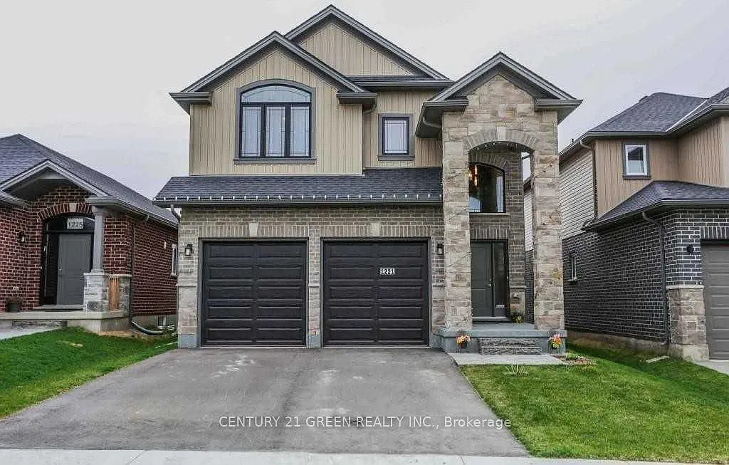 4 bed, $3,000 — Photo 1