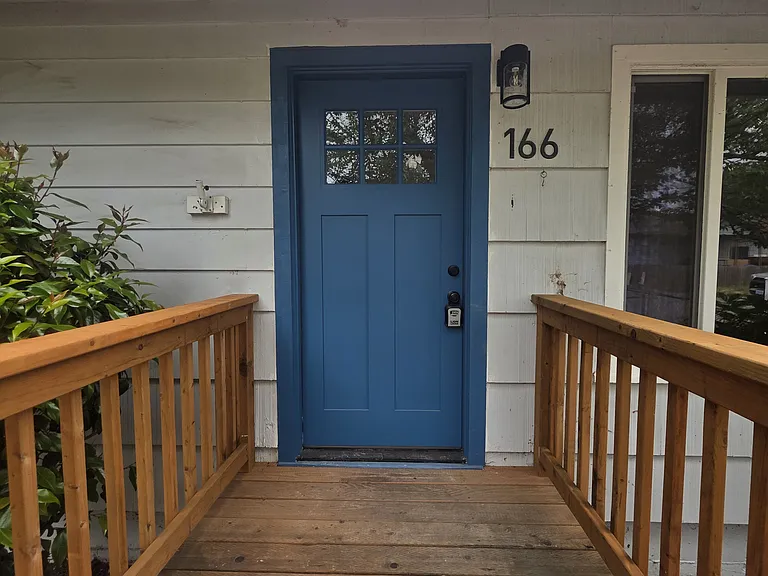 166 Draper St NE — Photo 4