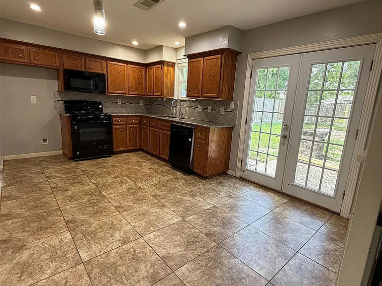 509 Avondale Ln — Photo 6