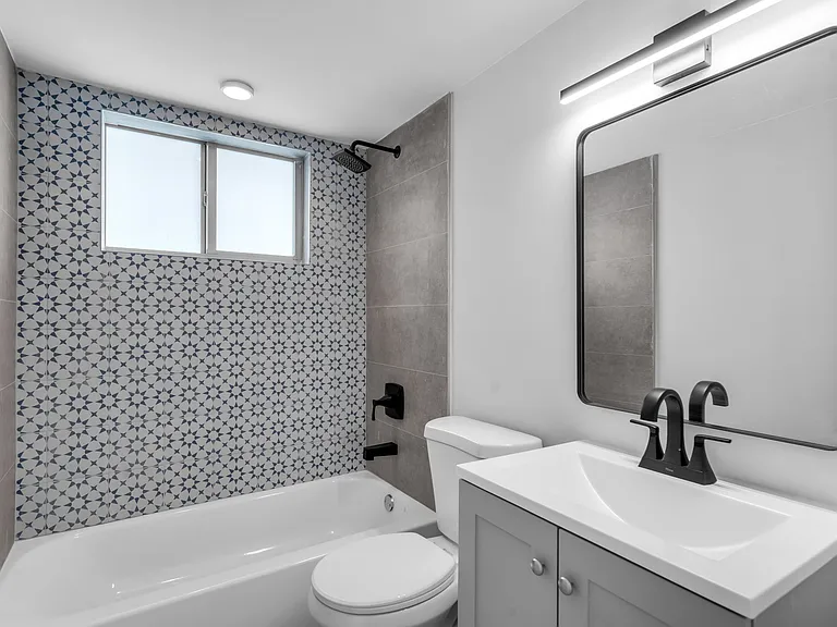 560 NE 63rd St #3 — Photo 6