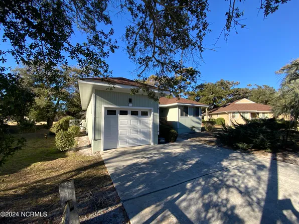 14 Greenview Drive, Oak Island, NC 28465