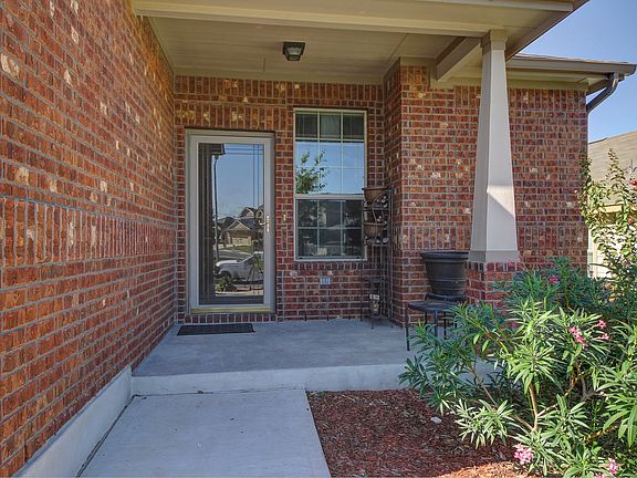 2nd image of 3211 Candleside Dr